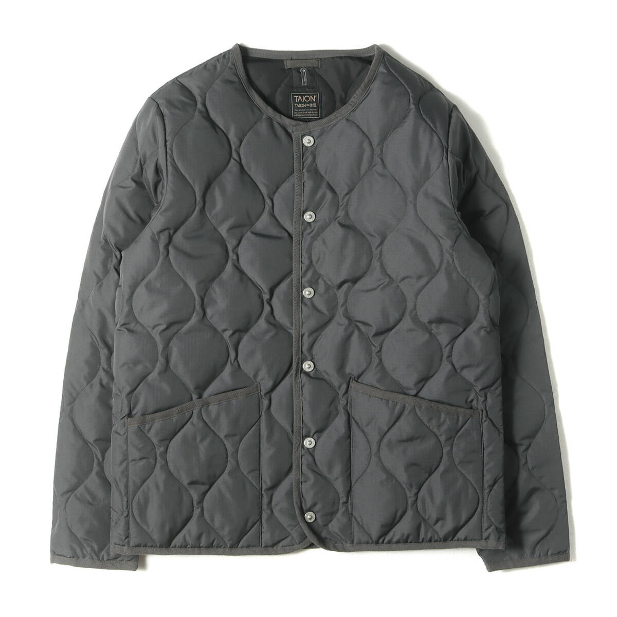 TAION タイオン ジャケット サイズ:L ミリタリー クルーネック キルティング ダウンジャケット (U NECK BUTTON JACKETS) チャコール