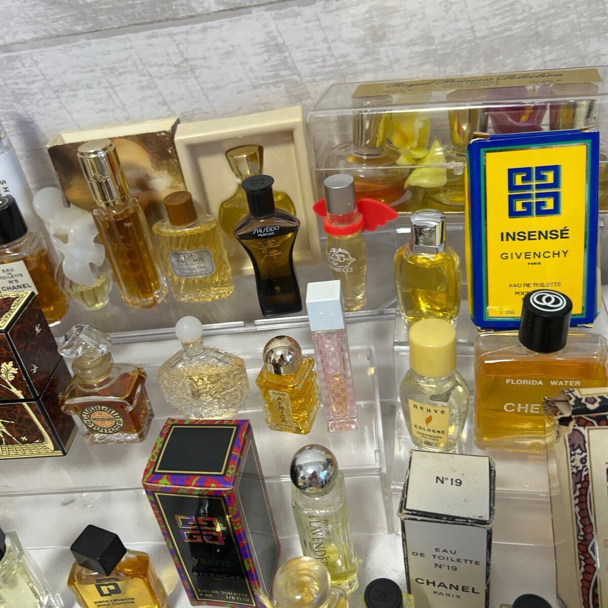 1円〜ミニ香水まとめフレグランス CHANEL HERMES BVLGARI 1円〜ミニ香水まとめフレグランス CHANEL HERMES BVLGARI