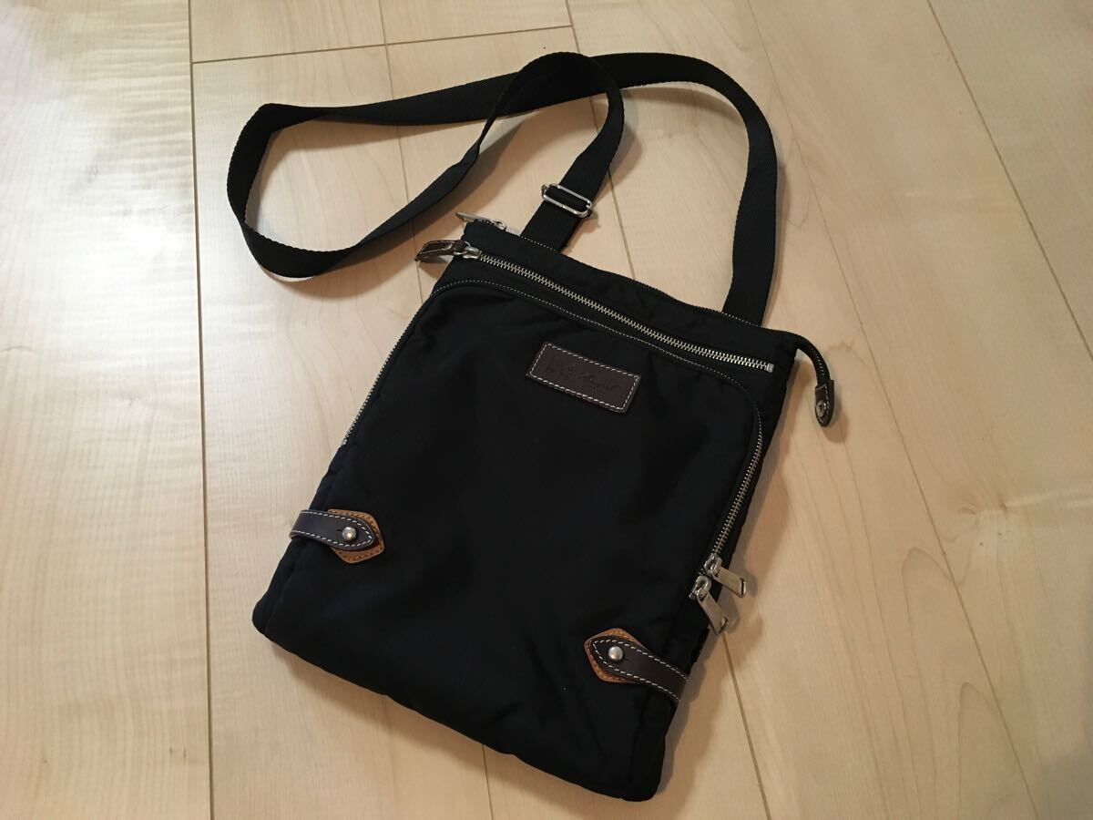 Arcapel ナイロン製黒ショルダーバッグ