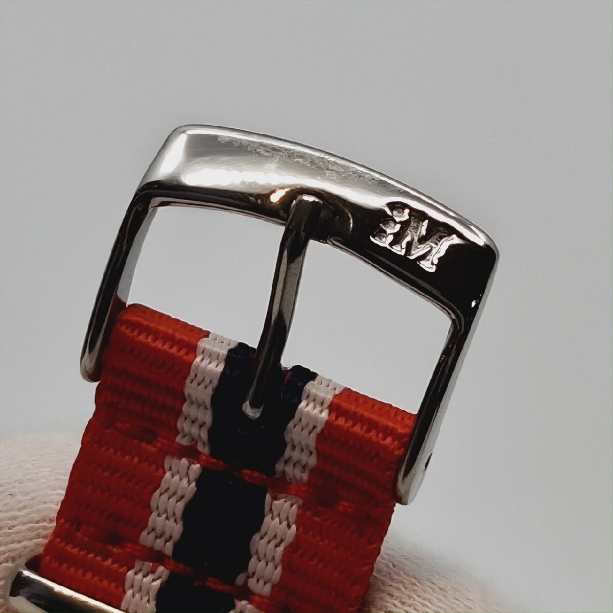 ラティーノ ミリタリー 自動(dòng)巻き 未使用品 ブラック LATINO MILITARE ナトーバンド レッド