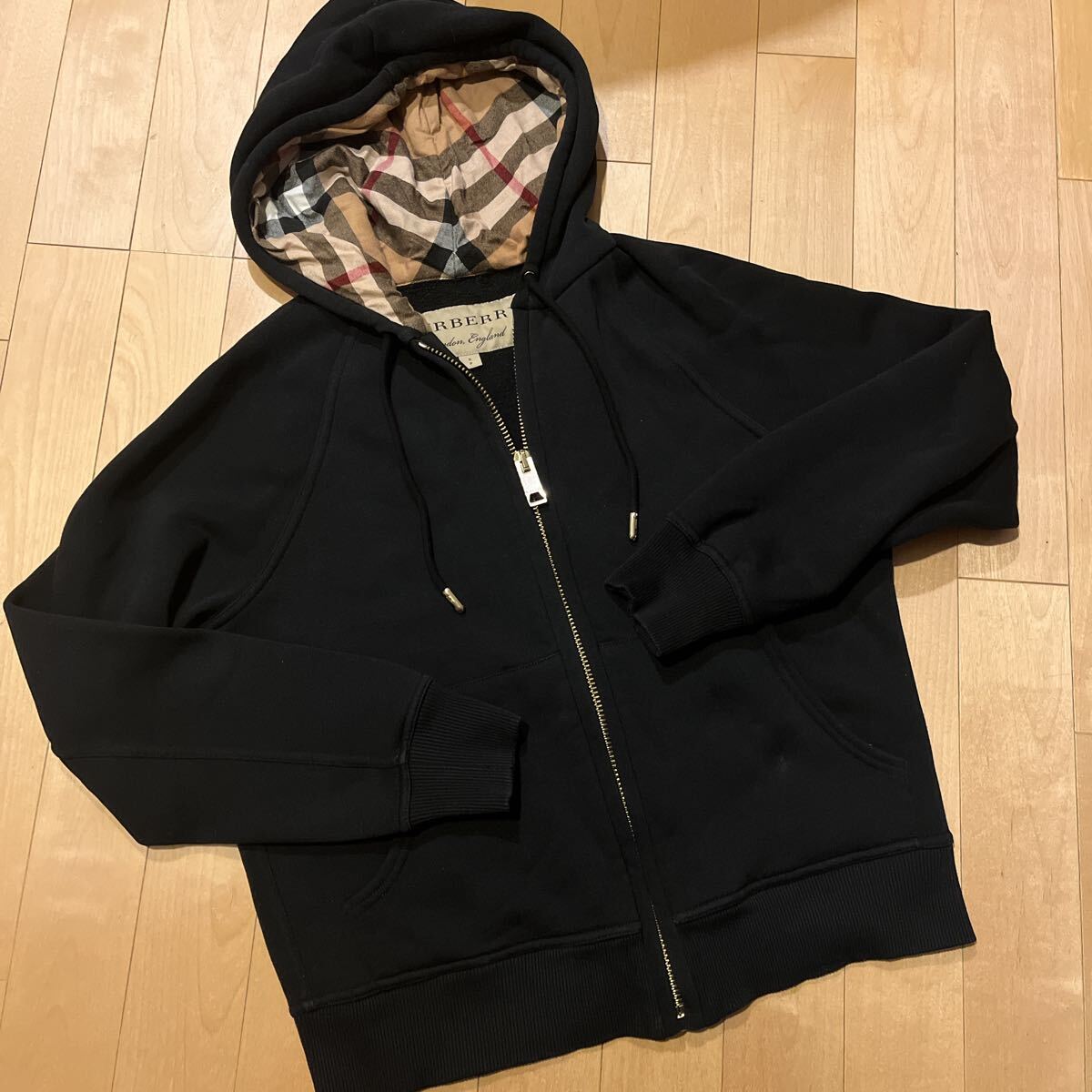 BURBERRY バーバリー 黒 ジップアップパーカー レディースS BURBERRY バーバリー 黒 ジップアップパーカー レディースS