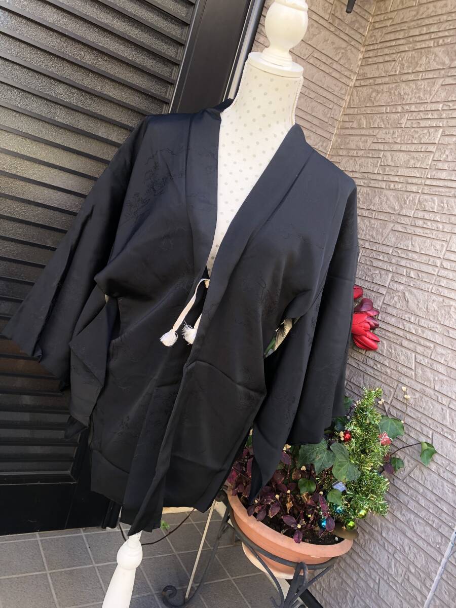 着物　和服　羽織り　ブラック　フォーマル　美品　家紋入り　陰剣片喰　送料230円