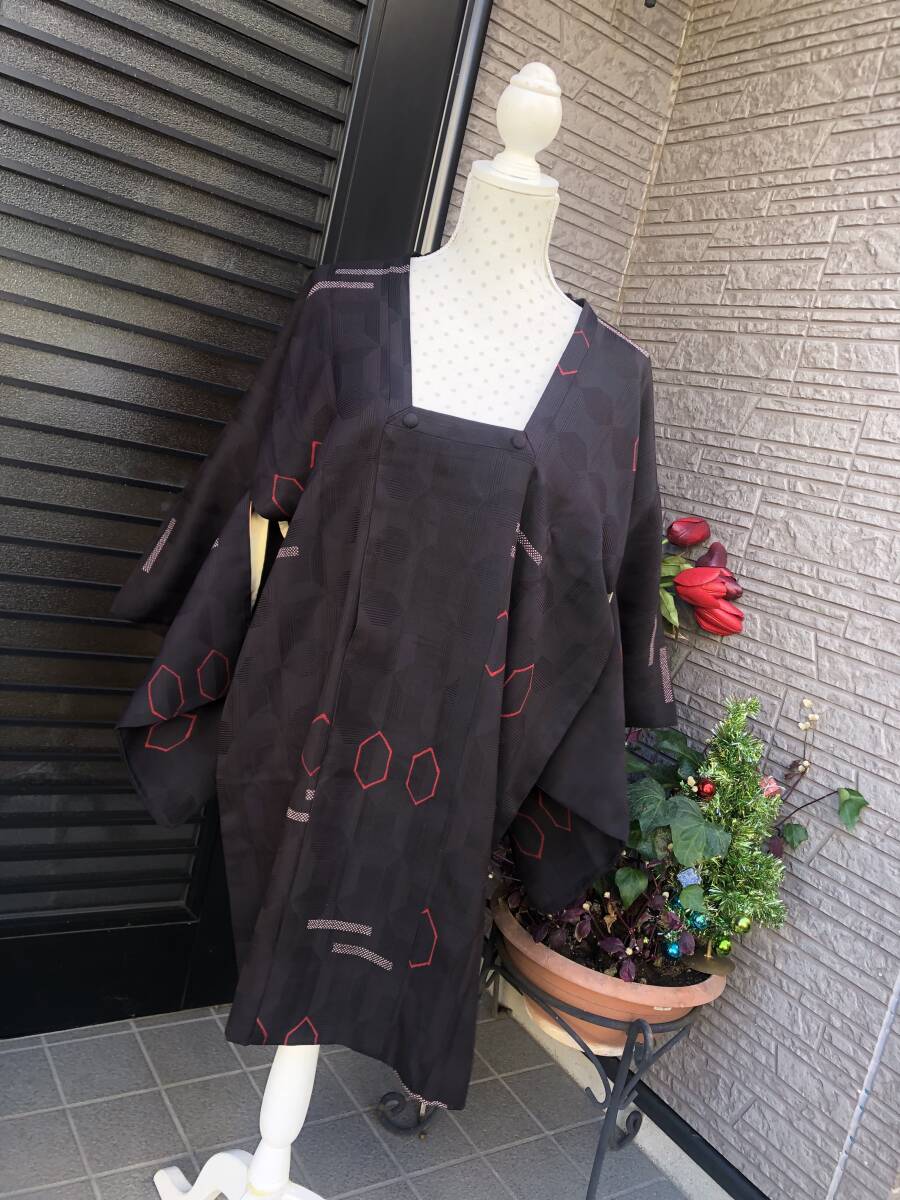 着物　和服　羽織り　道行コート　美品　ブラック　柄入り　送料230円