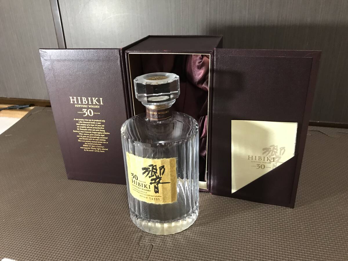 サントリー 響 30年 空瓶 中古未洗浄品 飲料・酒 サントリー 響 30年 空瓶 中古未洗浄品 飲料・酒