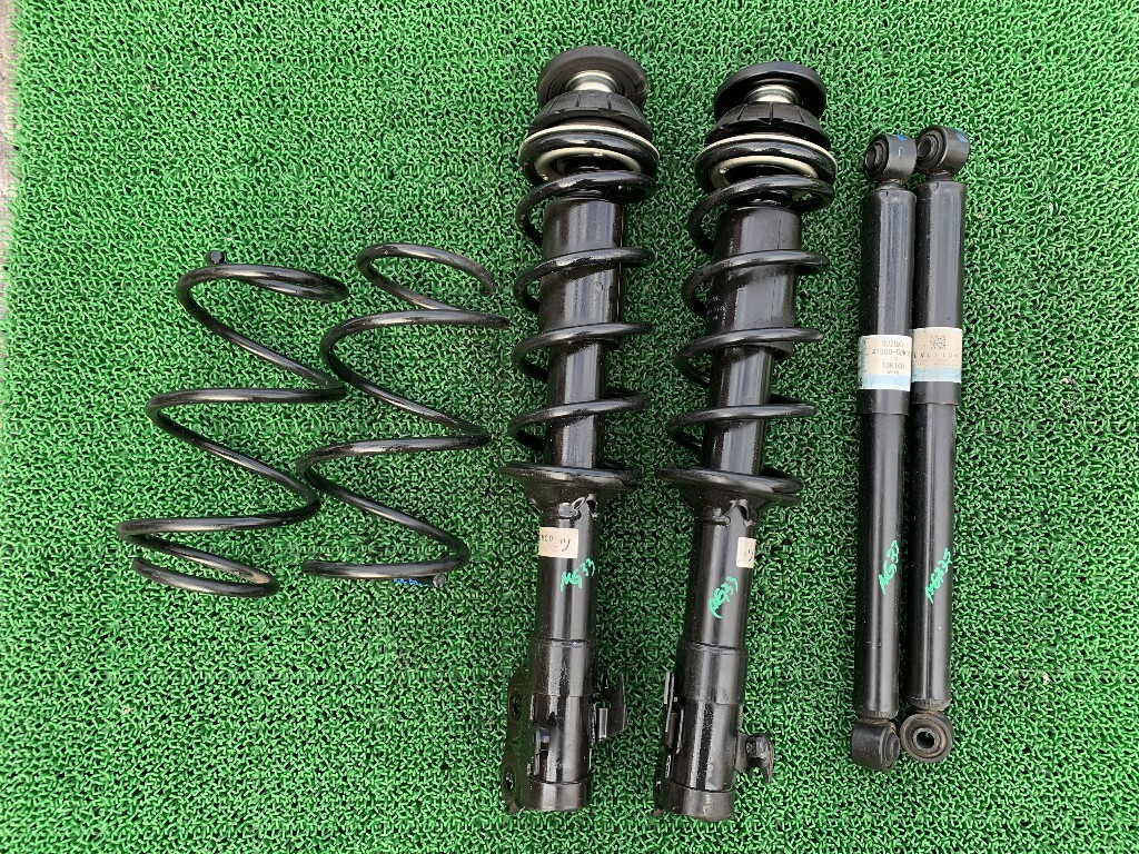 2-1 MRワゴン MF33S 　モコ　MG33S 純正 フロント サスペンション 左右 ストラット 漏れなし リアショックアブソーバー 　スプリング_画像1