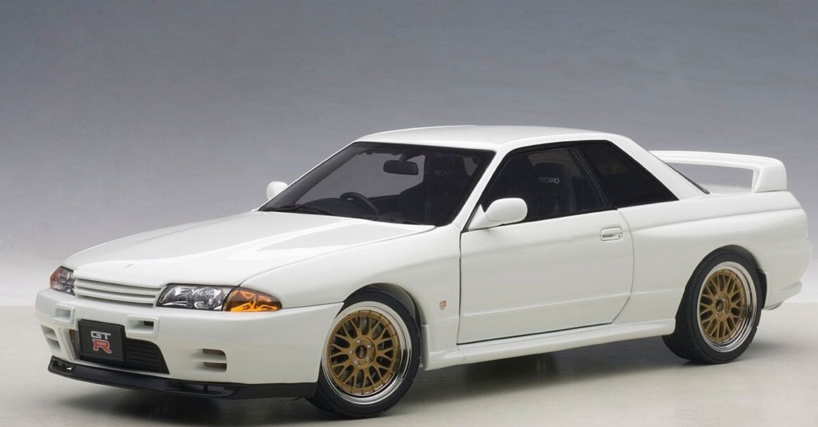 ☆即決送料無料☆AUTOart 1/18 スカイライン GT-R (R32) V-Spec II チューンド・バージョン (ホワイト)