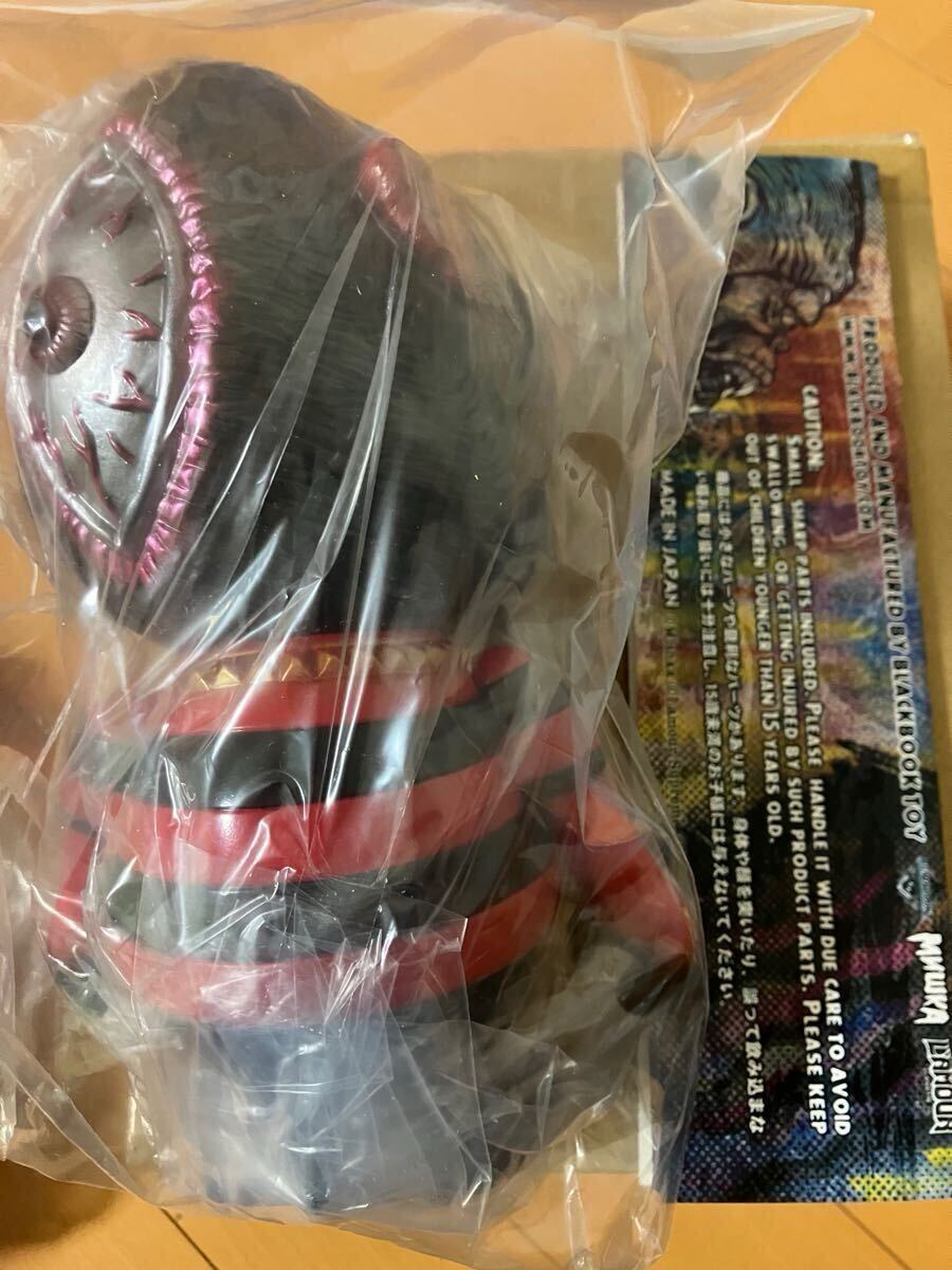 人気のソフビ新作です😆 ・Blackbook Toy x Suicidal Tendencies🔥 ・Blackbook Toy x Frank  Kozik🔥 今回の新作はパンキッシュな出立ちのPUNK ROCK BOY & BABYから BLACK/GOLDカラーが登場🤟🏿  また、KozikからはホットロッドスタイルのAlexと極悪キュートなPiggumsが 