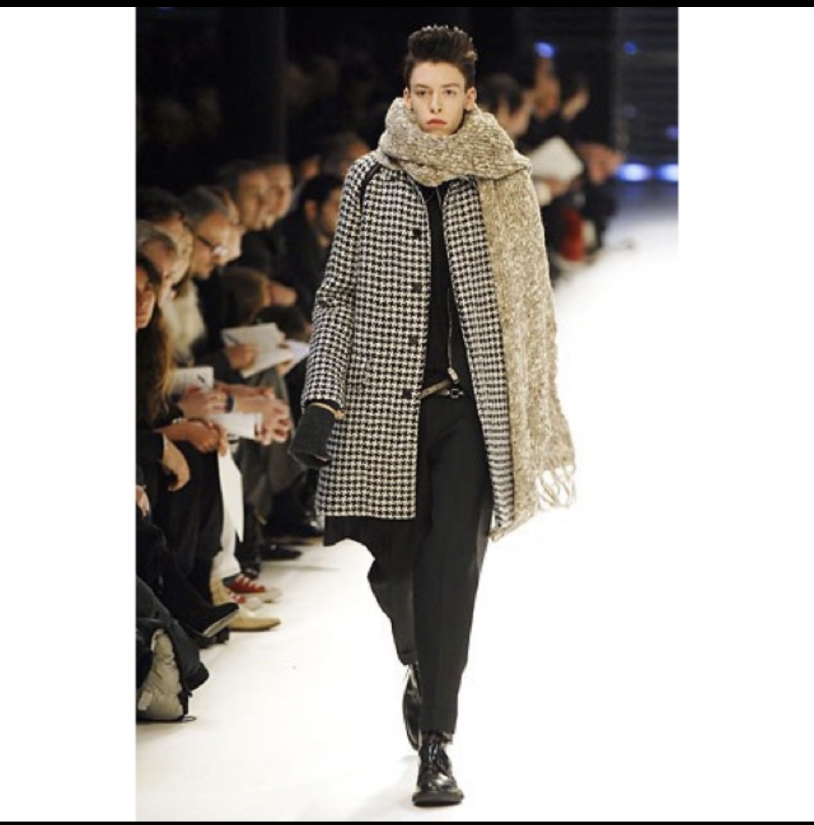 ディオールストールグレー マフラー Dior エディスリマン ディオールストールグレー マフラー Dior エディスリマン