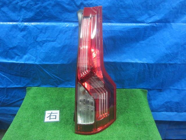 ※ シトロエン C4 ABA-B585F02P 右テールランプ 009 466-02