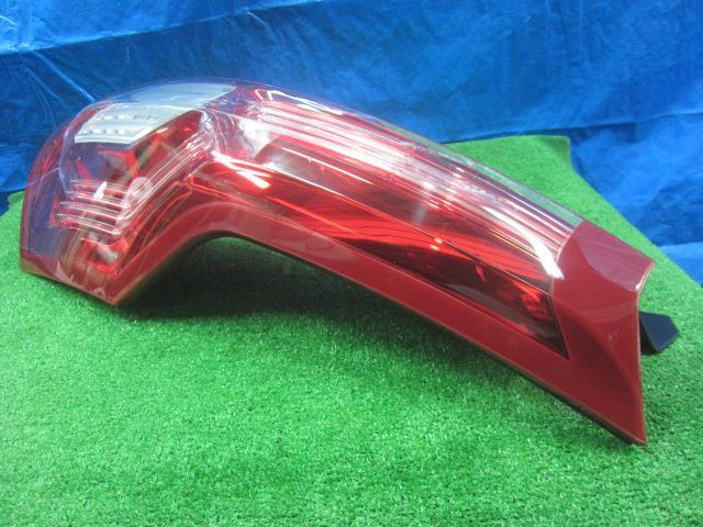 ※ シトロエン C4 ABA-B585F02P 右テールランプ 009 466-02