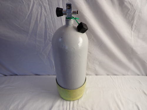 E 格安スタート ジャンク品 ダイビング用スチールタンク 10L E 格安スタート ジャンク品 ダイビング用スチールタンク 10L