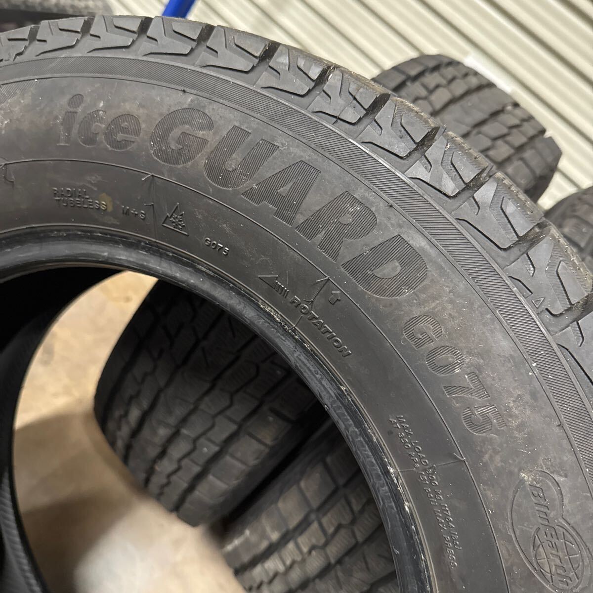 1円スタート!バリ山!215/70R16 ヨコハマ アイスガード G075 4 1円スタート!バリ山!215/70R16 ヨコハマ アイスガード G075 4