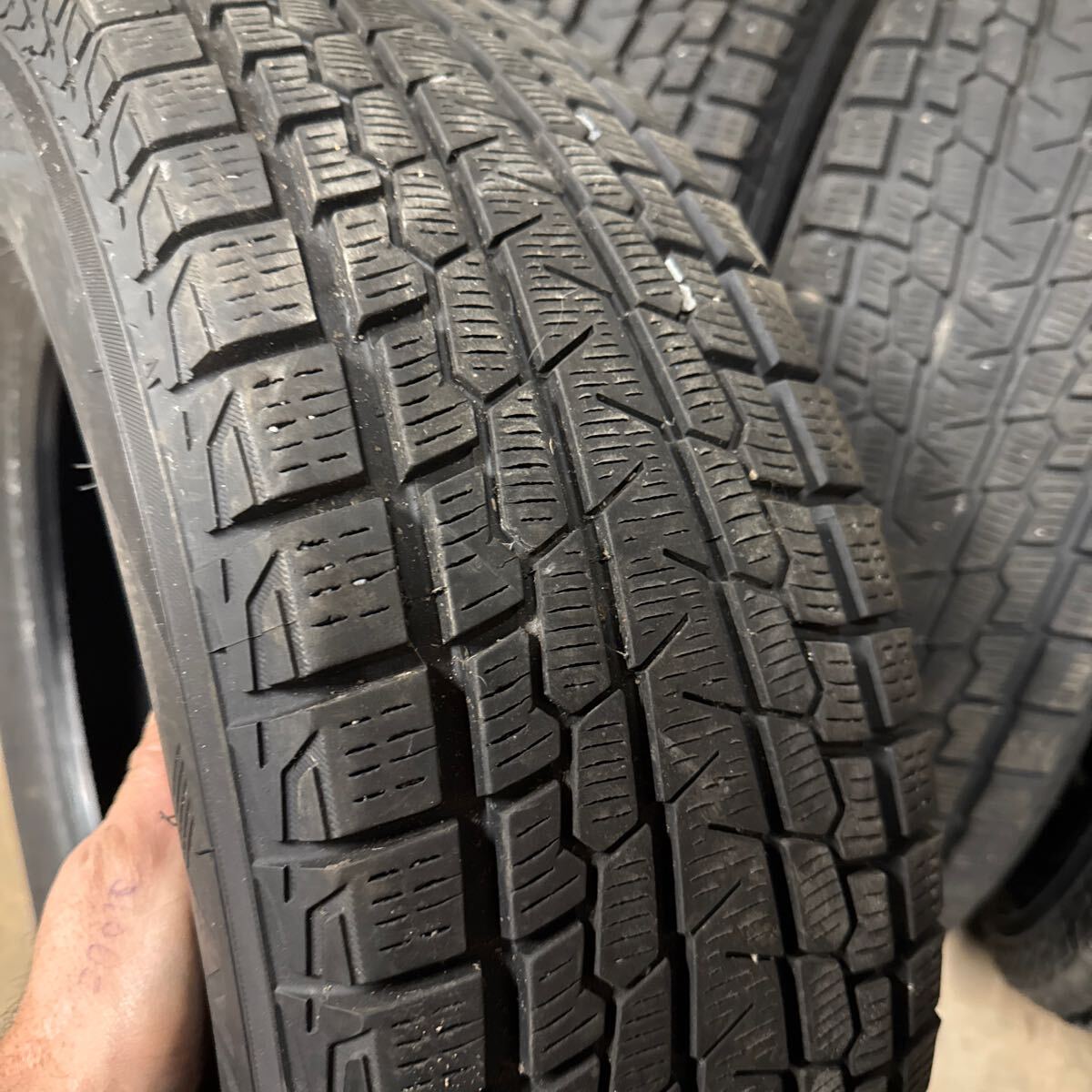 1円スタート!バリ山!215/70R16 ヨコハマ アイスガード G075 4 1円スタート!バリ山!215/70R16 ヨコハマ アイスガード G075 4