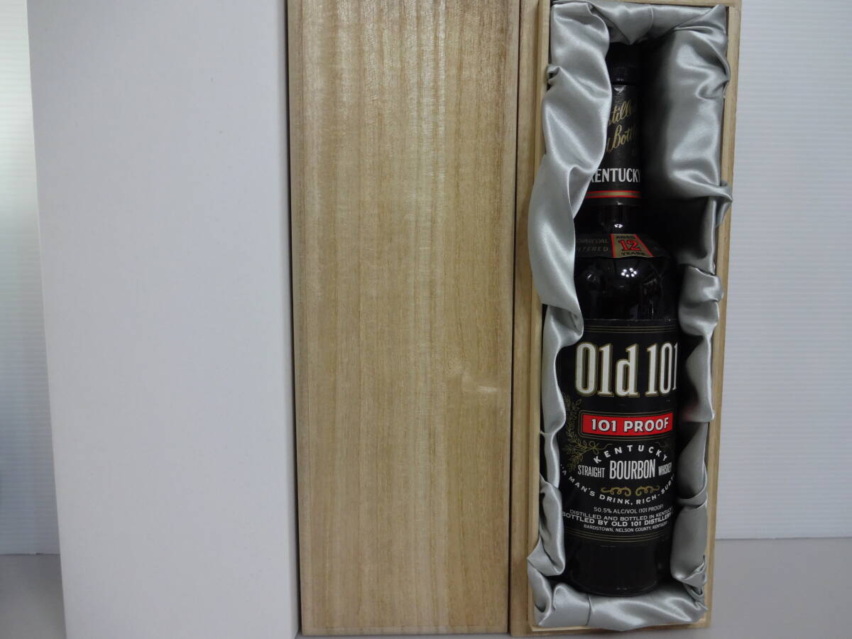 希少美品　終売正規品　総桐箱入り　『オールド１０１　１２年』　７５０ｍｌ　５０，５％