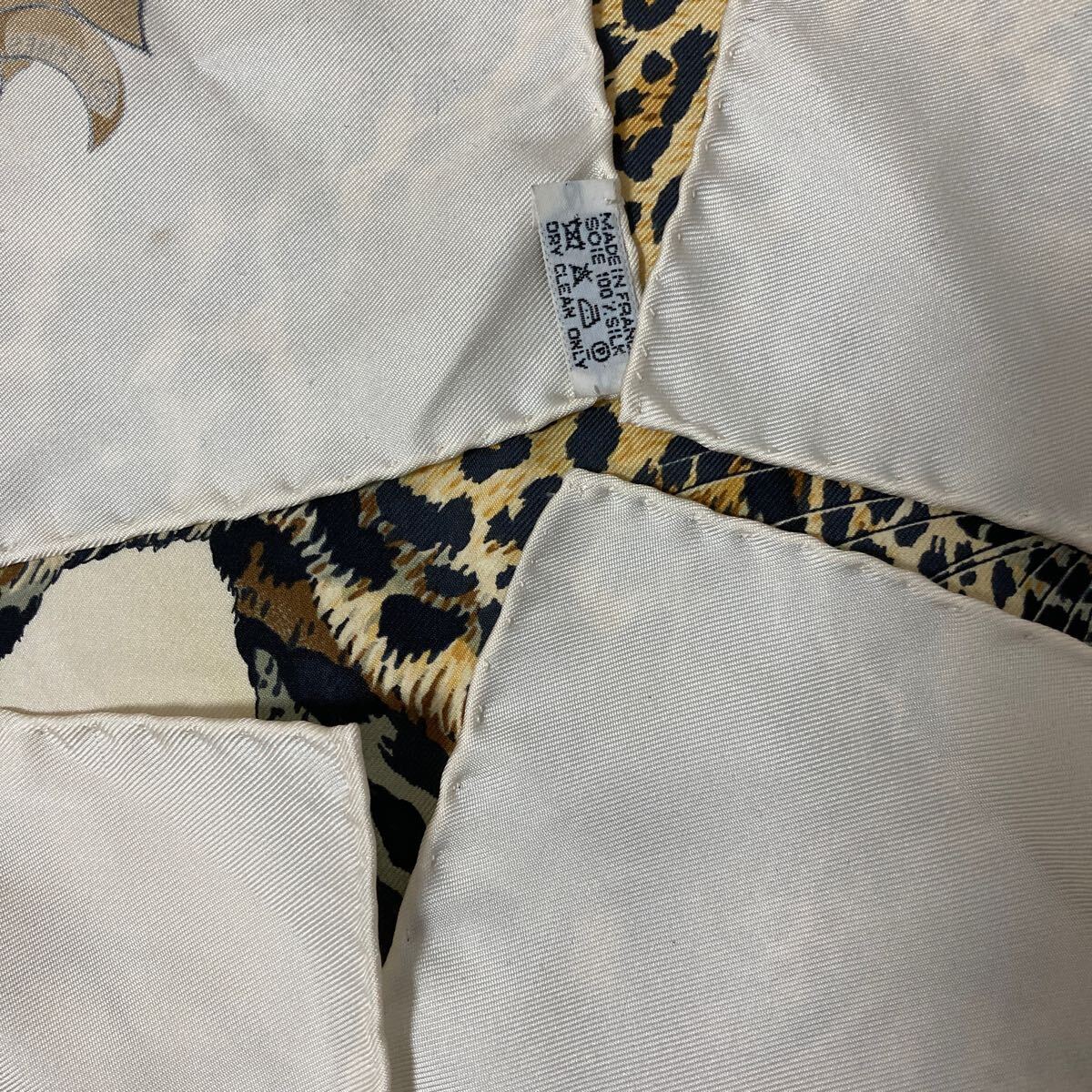 エルメス HERMES スカーフ カレ90 ジャングルラブ 豹柄 ヒョウ エルメス HERMES スカーフ カレ90 ジャングルラブ 豹柄 ヒョウ