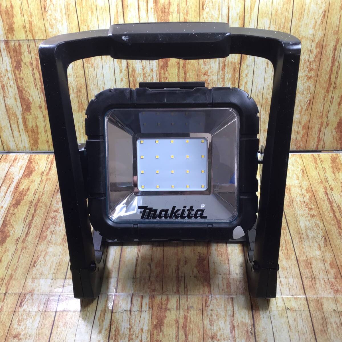 【中古品】★マキタ(makita) コードレスLEDスタンドライト ML805