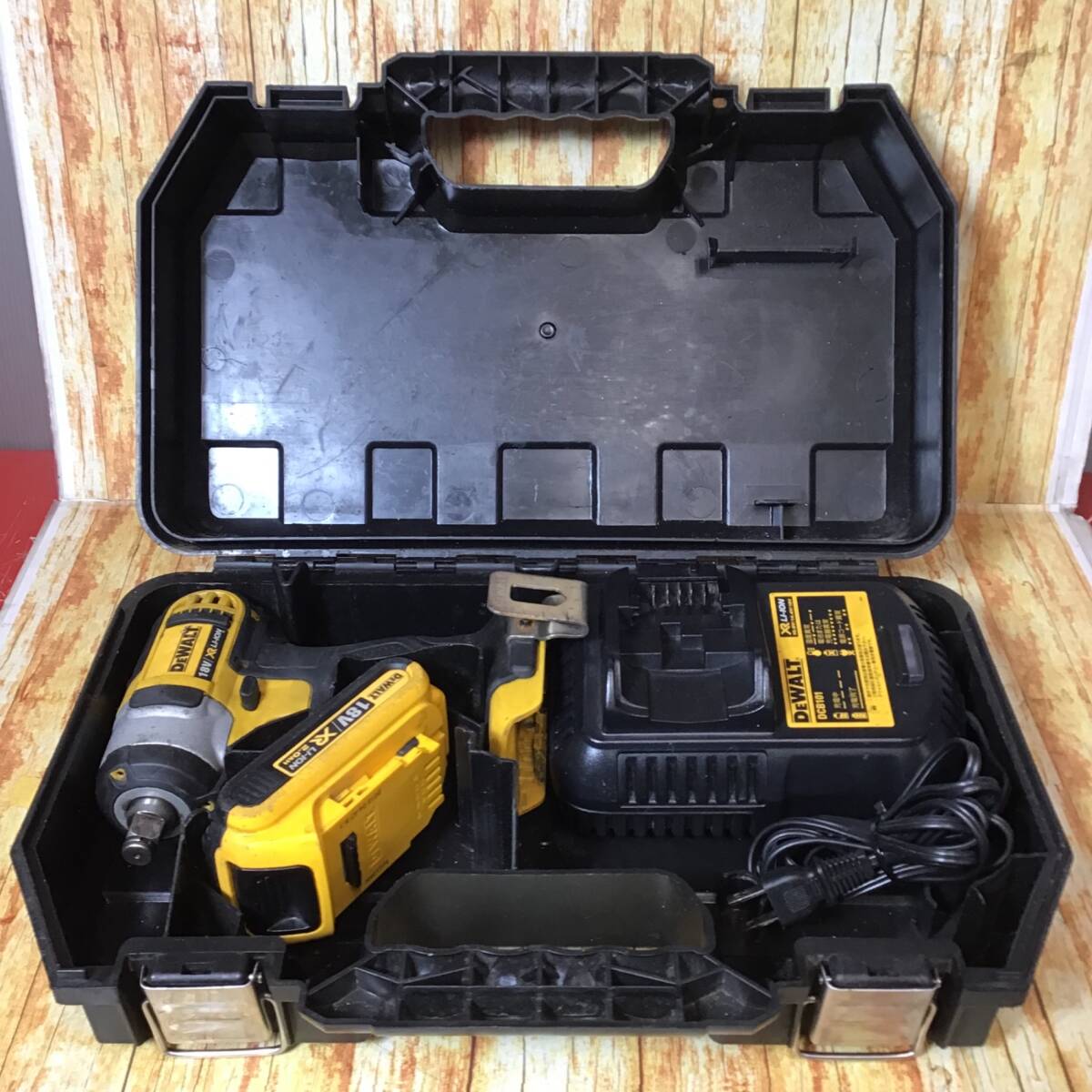 中古品】デウォルト(DEWOLT) 充電式インパクトレンチ DCF880HD1 中古品】デウォルト(DEWOLT) 充電式インパクトレンチ DCF880HD1