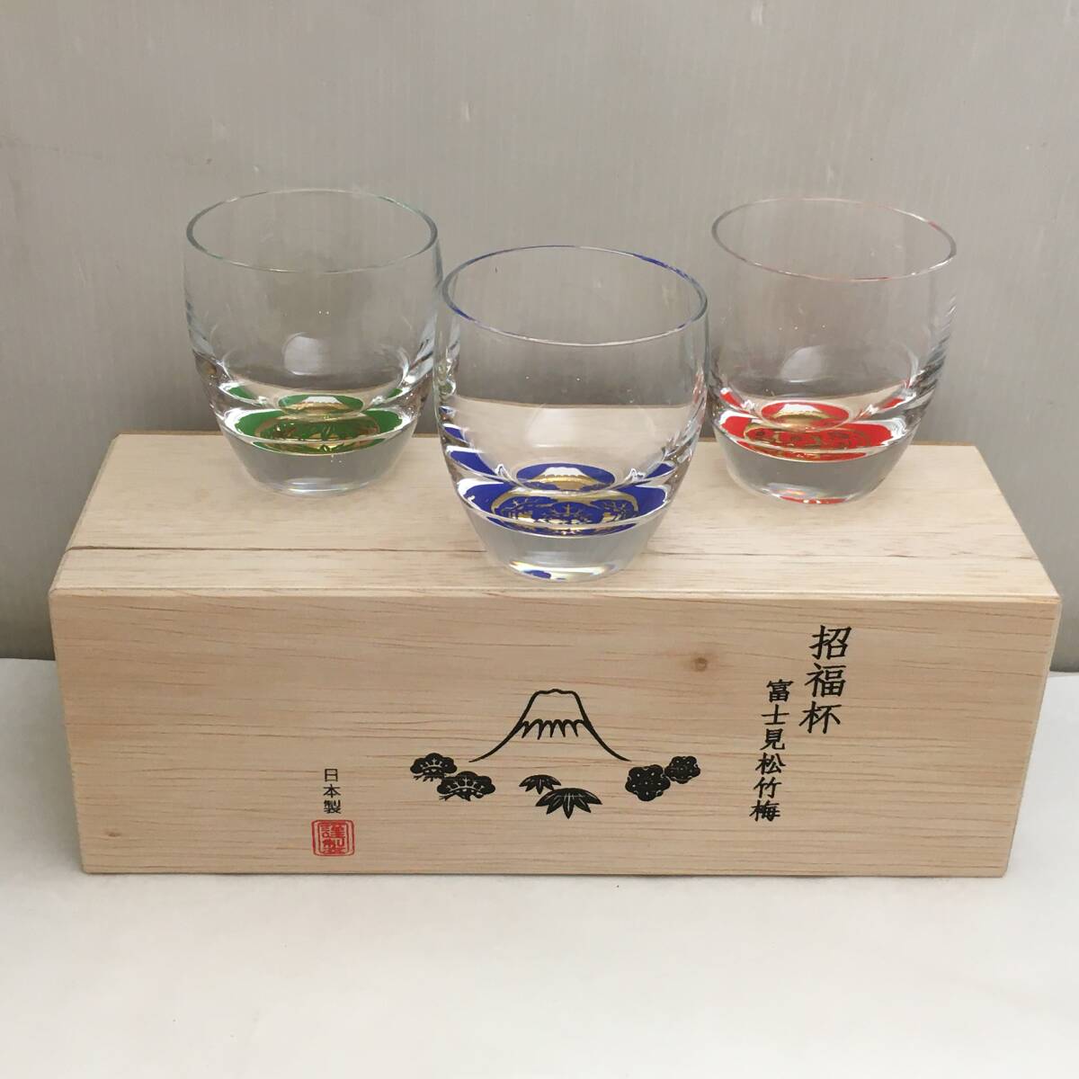 Y122403■招福杯 富士見松竹梅 杯3種揃え ガラス お猪口 高さ約6cm 口径約5.5cm 東洋佐々木ガラス 木箱入り ぐい呑み 酒器 ガラス器 金彩■