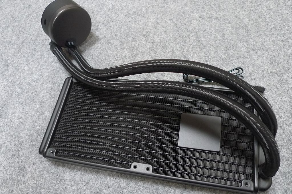 Fractal Design Lumen S24 v2 簡易水冷 CPUクーラー 240mm FD-W Fractal Design Lumen S24 v2 簡易水冷 CPUクーラー 240mm FD-W
