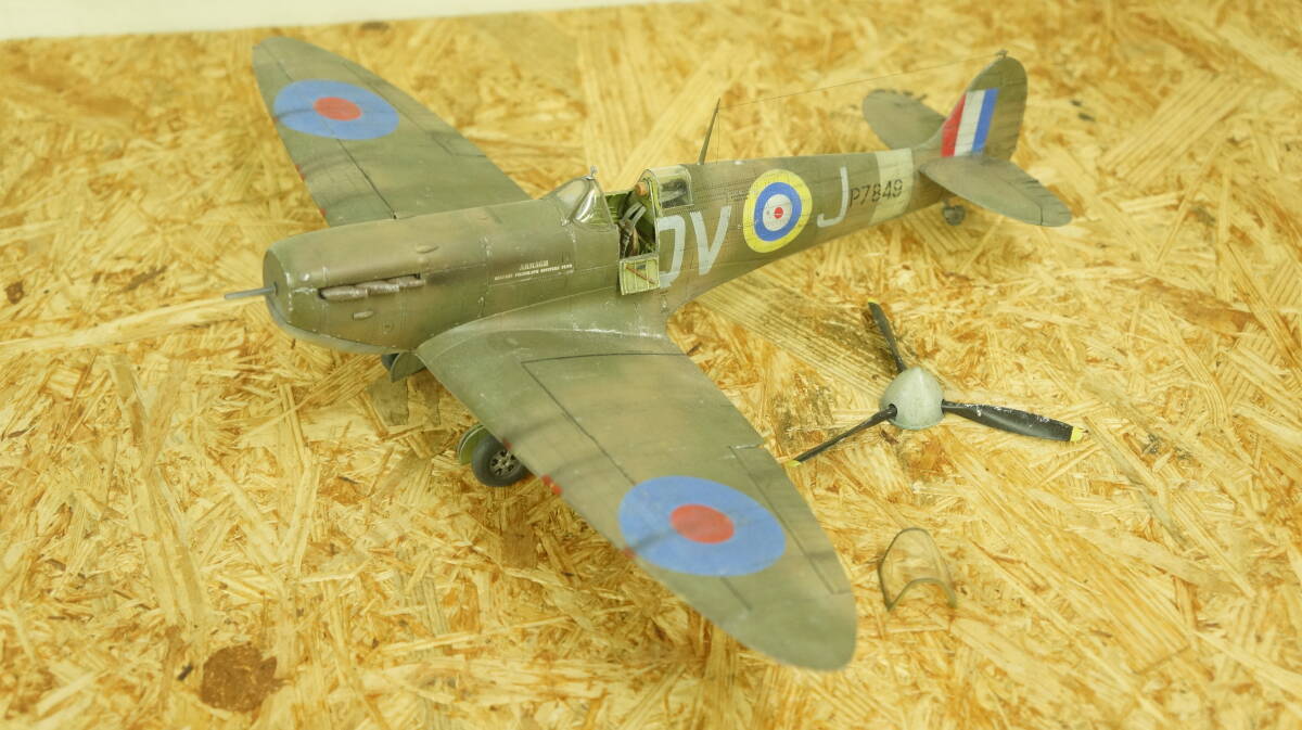Spitfire MK.IIa Supermarine Revell 1/32 б/у товар сборка, покрашен заметная царапина, загрязнения нет 