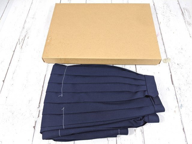 【as716】中学校 高校 女子用学生服 制服 冬服スカート カネボウ パワーツイスト 箱ヒダ 紺 W60 L63 丸洗い 未使用◆W70