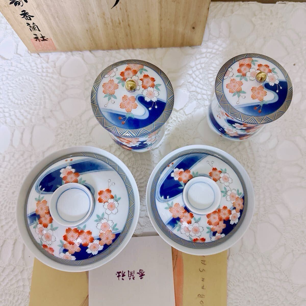 113/未使用 香蘭社 桜流水 睦揃 夫婦茶碗 ペアセット 湯呑 お 113/未使用 香蘭社 桜流水 睦揃 夫婦茶碗 ペアセット 湯呑 お