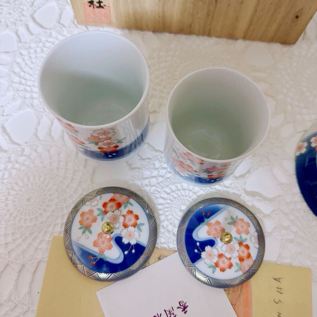 113/未使用 香蘭社 桜流水 睦揃 夫婦茶碗 ペアセット 湯呑 お 113/未使用 香蘭社 桜流水 睦揃 夫婦茶碗 ペアセット 湯呑 お