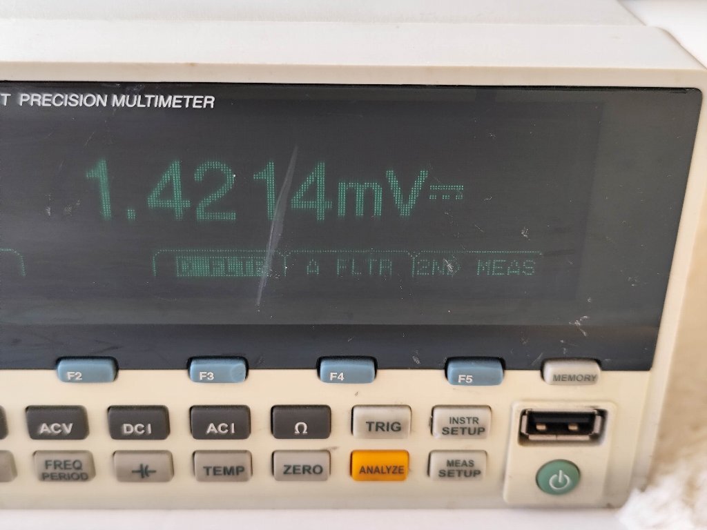 FLUKE 8846A 6 колонка половина высота . раз мульти- измерительный прибор повторный . правильный после отправка * оптимальный отрегулирован *. правильный с документами бесплатная доставка внешний вид плохой, руль . передний и задний (до и после) покрытие нет 
