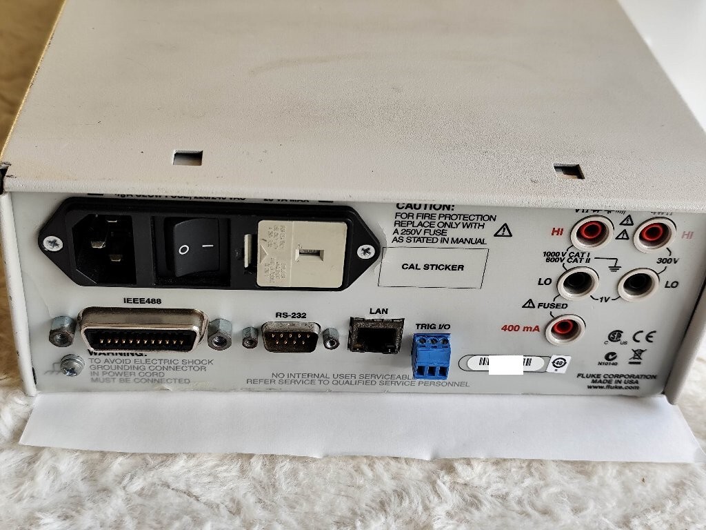 FLUKE 8846A 6 колонка половина высота . раз мульти- измерительный прибор повторный . правильный после отправка * оптимальный отрегулирован *. правильный с документами бесплатная доставка внешний вид плохой, руль . передний и задний (до и после) покрытие нет 