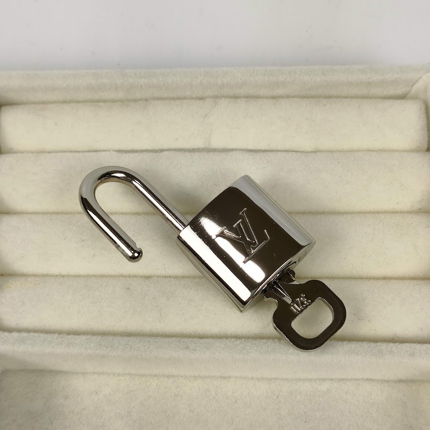 美品 LOUIS VUITTON ルイヴィトン パドロック 南京錠 カデナ 鍵 美品 LOUIS VUITTON ルイヴィトン パドロック 南京錠 カデナ 鍵
