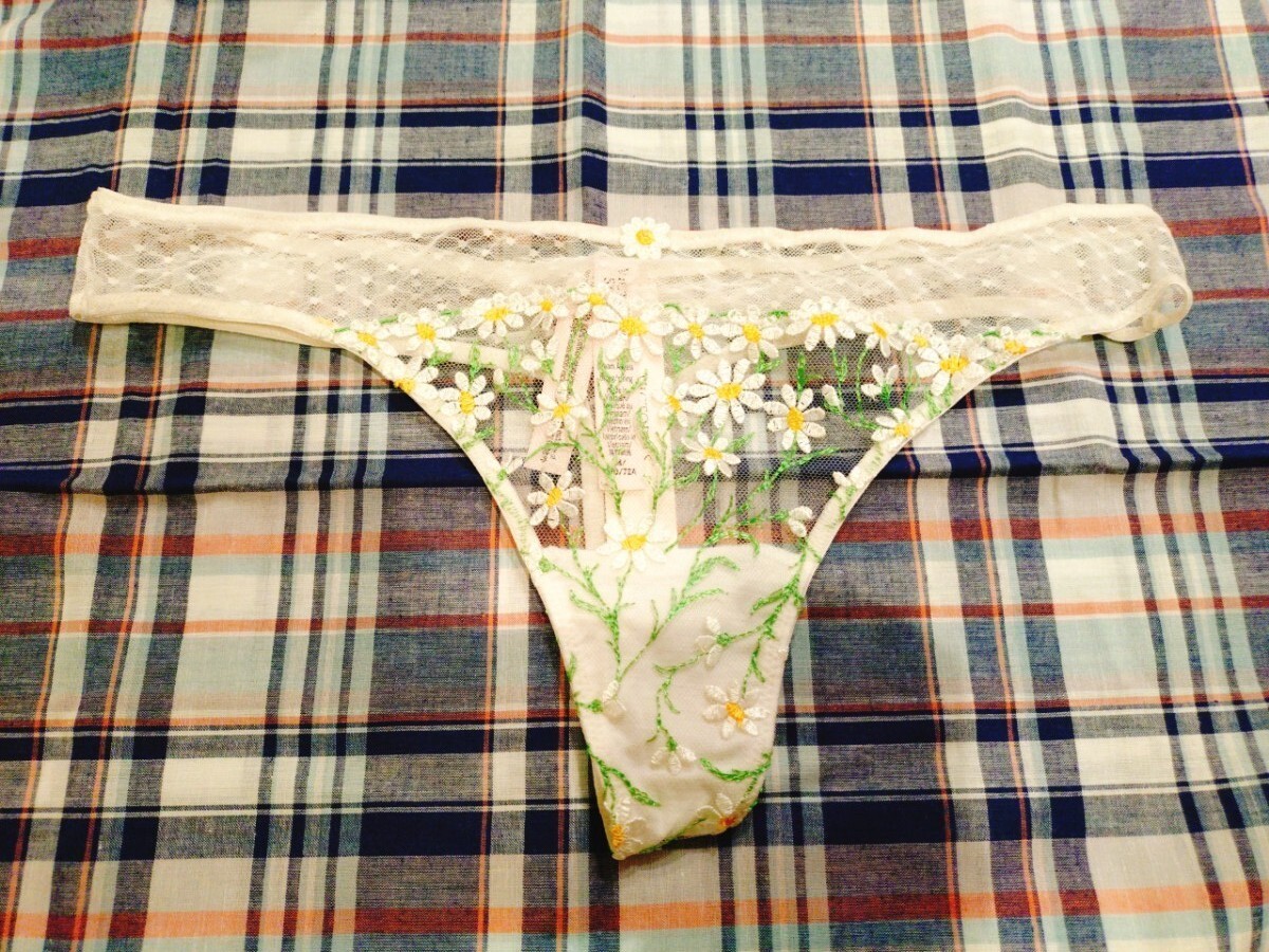 新品未使用タグ付き ヴィクトリアシークレット Victoriasecret 下着 ショーツ Tバック ソング 刺繍 花柄 レース ホワイト