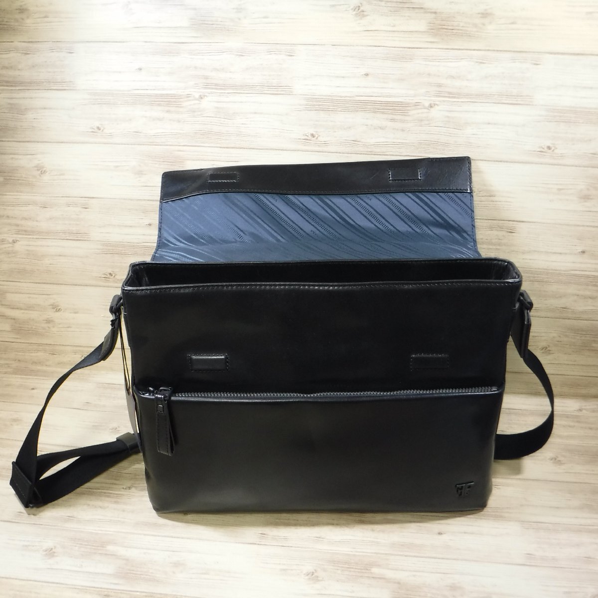 BB565 フジタカ 定価49500円 新品 黒 レザーショルダーバッグ 牛革 A4 軽量 オンオフ兼用 ビジネスバッグ 619102 ブラック FT by FUJITAKA_画像5