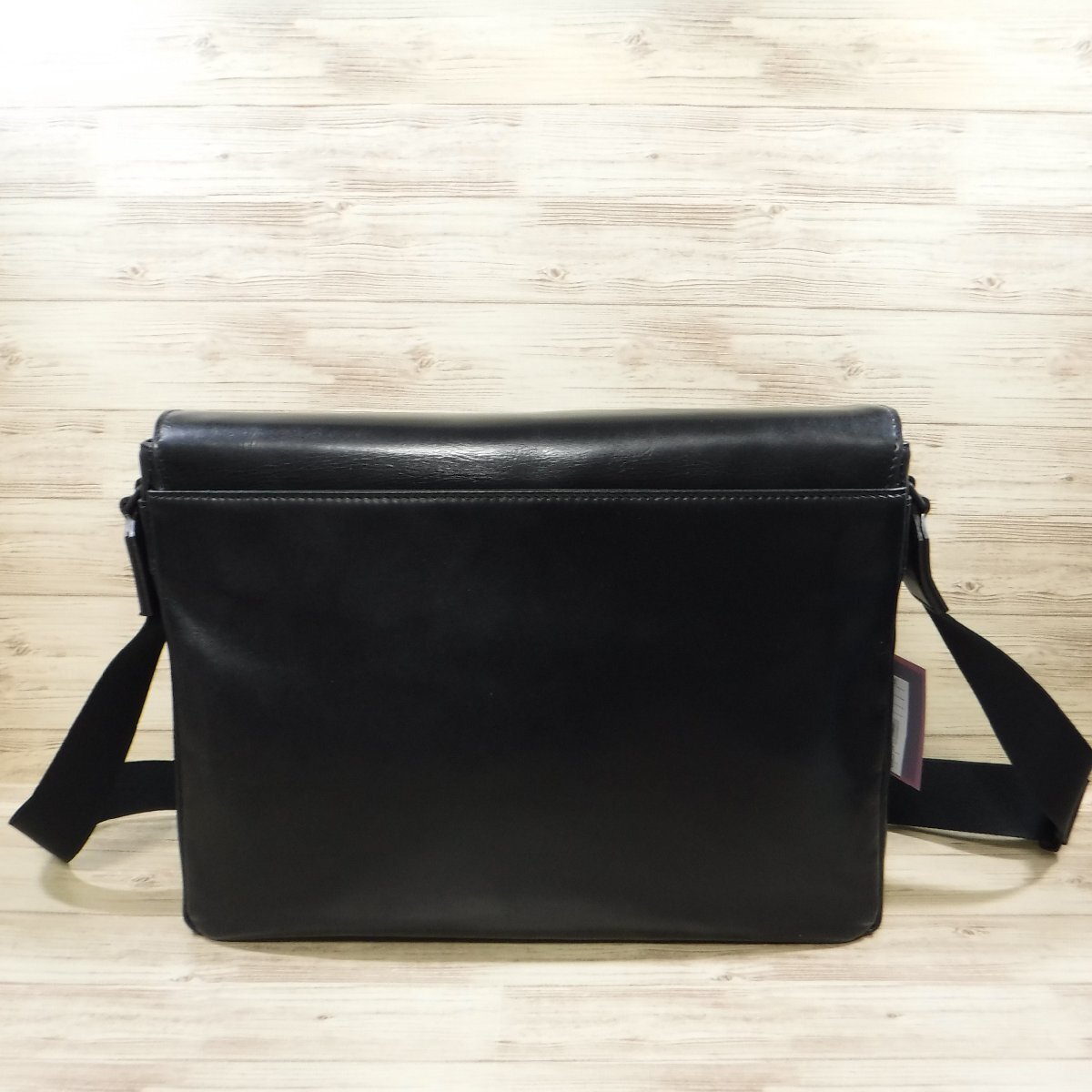 BB565 フジタカ 定価49500円 新品 黒 レザーショルダーバッグ 牛革 A4 軽量 オンオフ兼用 ビジネスバッグ 619102 ブラック FT by FUJITAKA_画像4