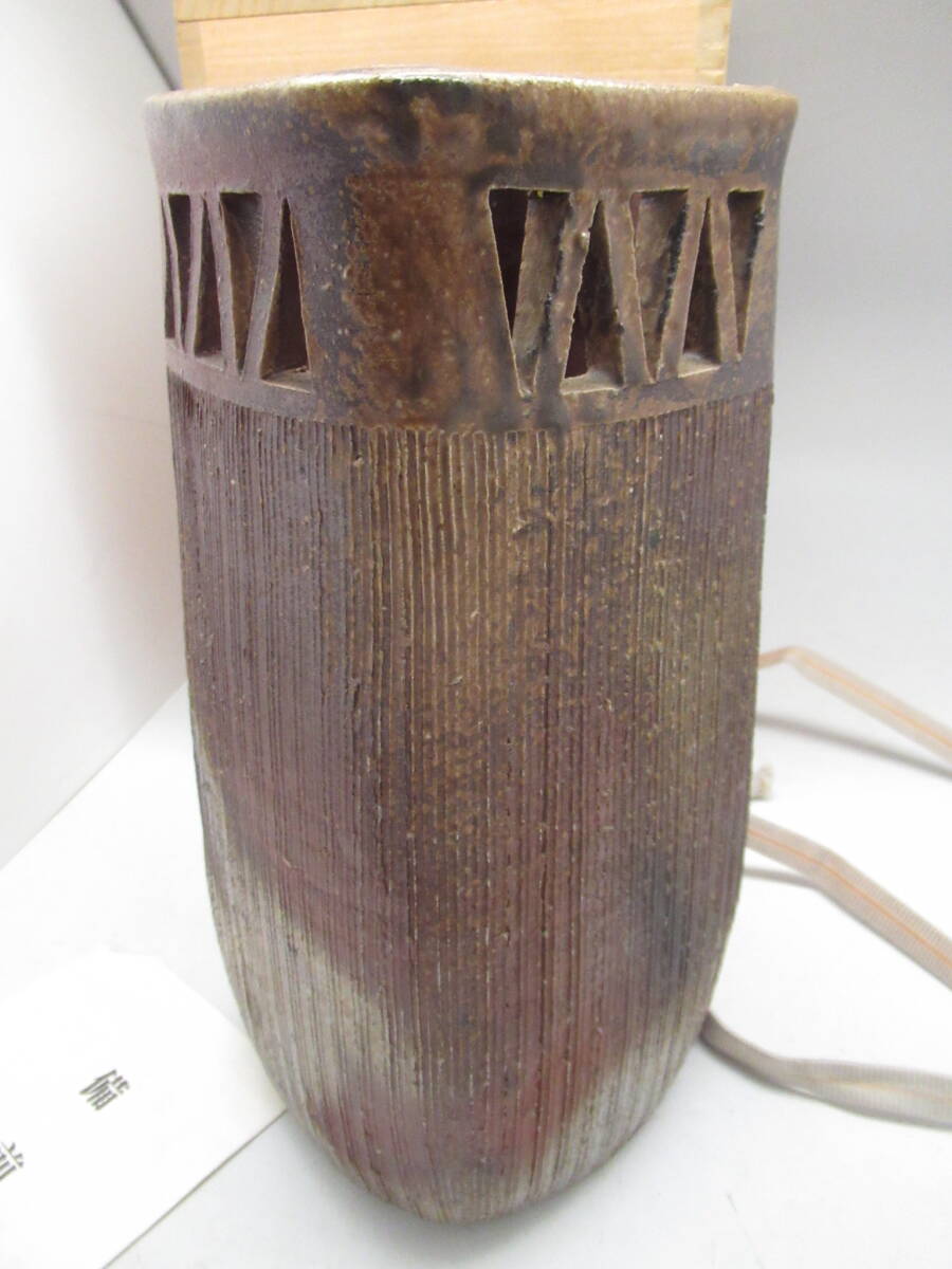 備前焼 透かし壺 畝尾人務 作 備前焼 透かし四方花器 共箱 師伊勢崎淳 検索(中古