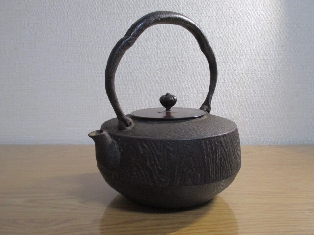 逸品 古鉄地 南部鉄器 上寿堂 造 銅蓋 鉄瓶 煎茶道具 茶道具 逸品 古鉄地 南部鉄器 上寿堂 造 銅蓋 鉄瓶 煎茶道具 茶道具