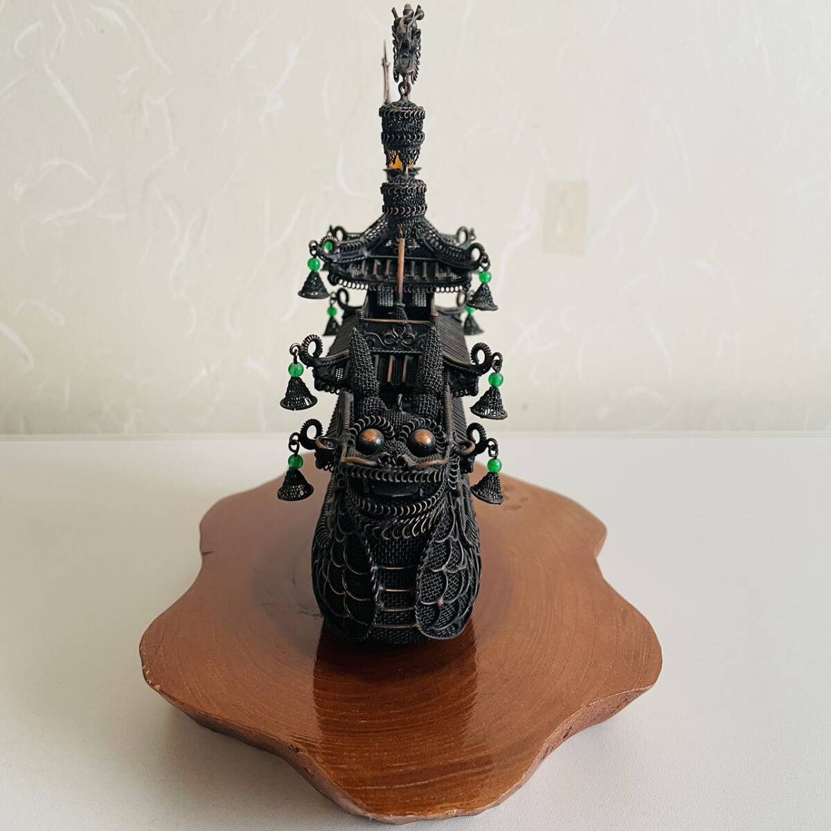 銅線で作られた龍の形をした船体を持つ観賞用ボート ワイヤー 銅線で作られた龍の形をした船体を持つ観賞用ボート ワイヤー