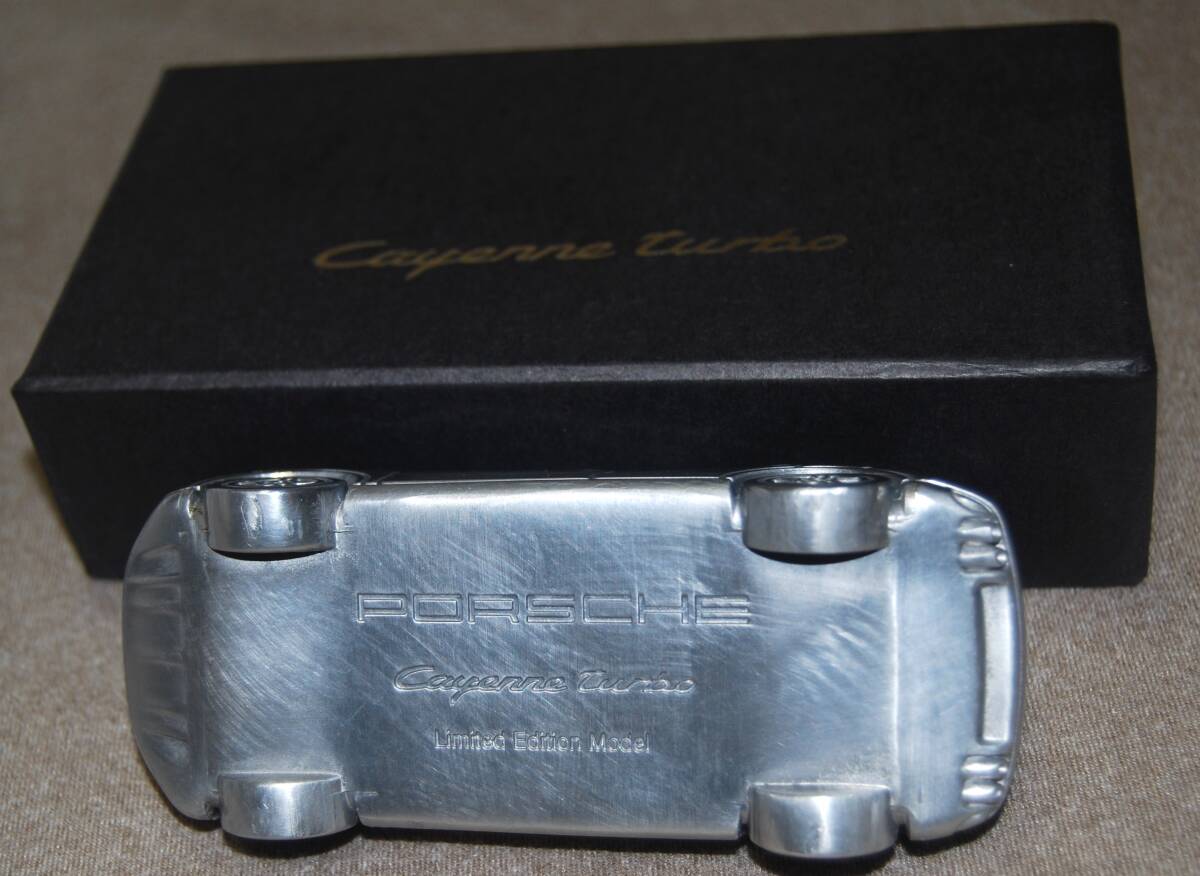 не использовался товар PORSCHE CAYENNE TURBO Porsche Cayenne турбо пресс-папье