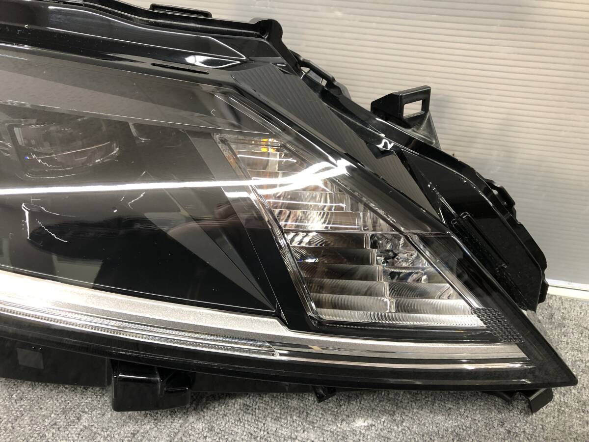 □□2501-W4 美品!日産 E13 ノート 純正 LED 右 ヘッドライト □□2501-W4 美品!日産 E13 ノート 純正 LED 右 ヘッドライト