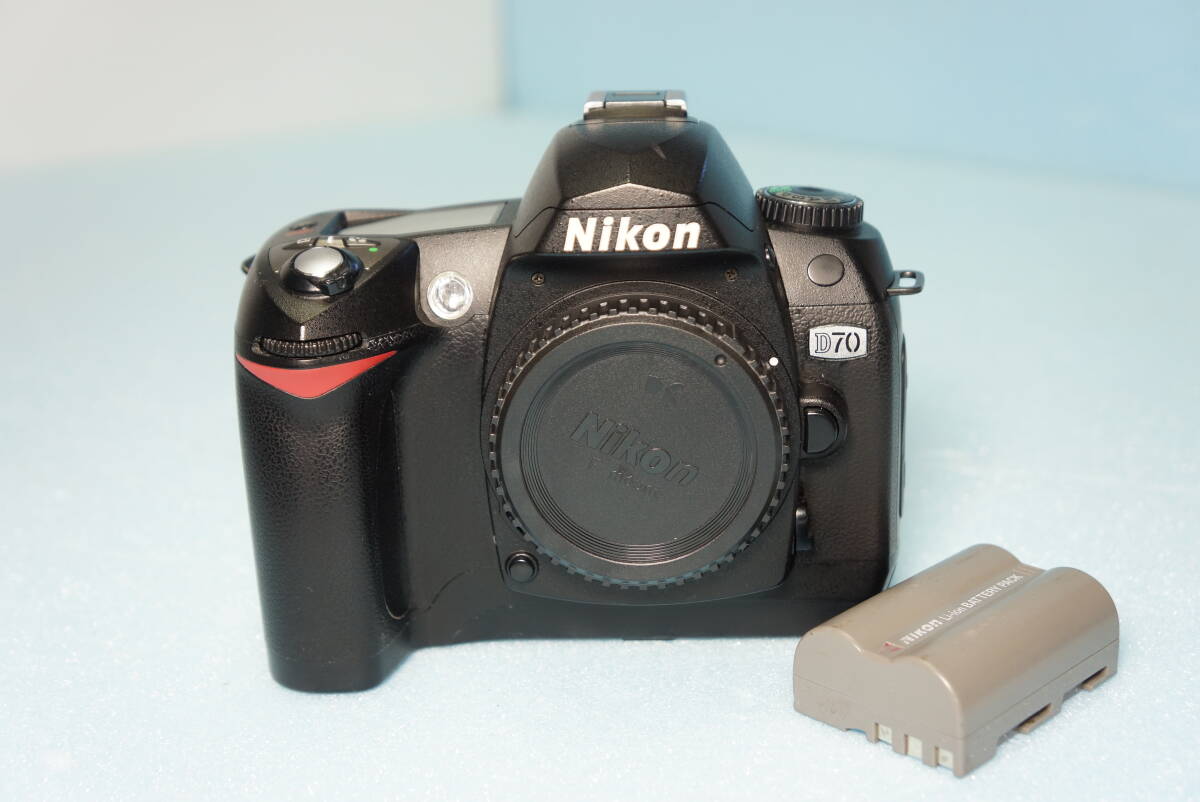 ★NIKON ニコン★ D70　ショット数4652回　　完動品　極上美品　　　　　　　