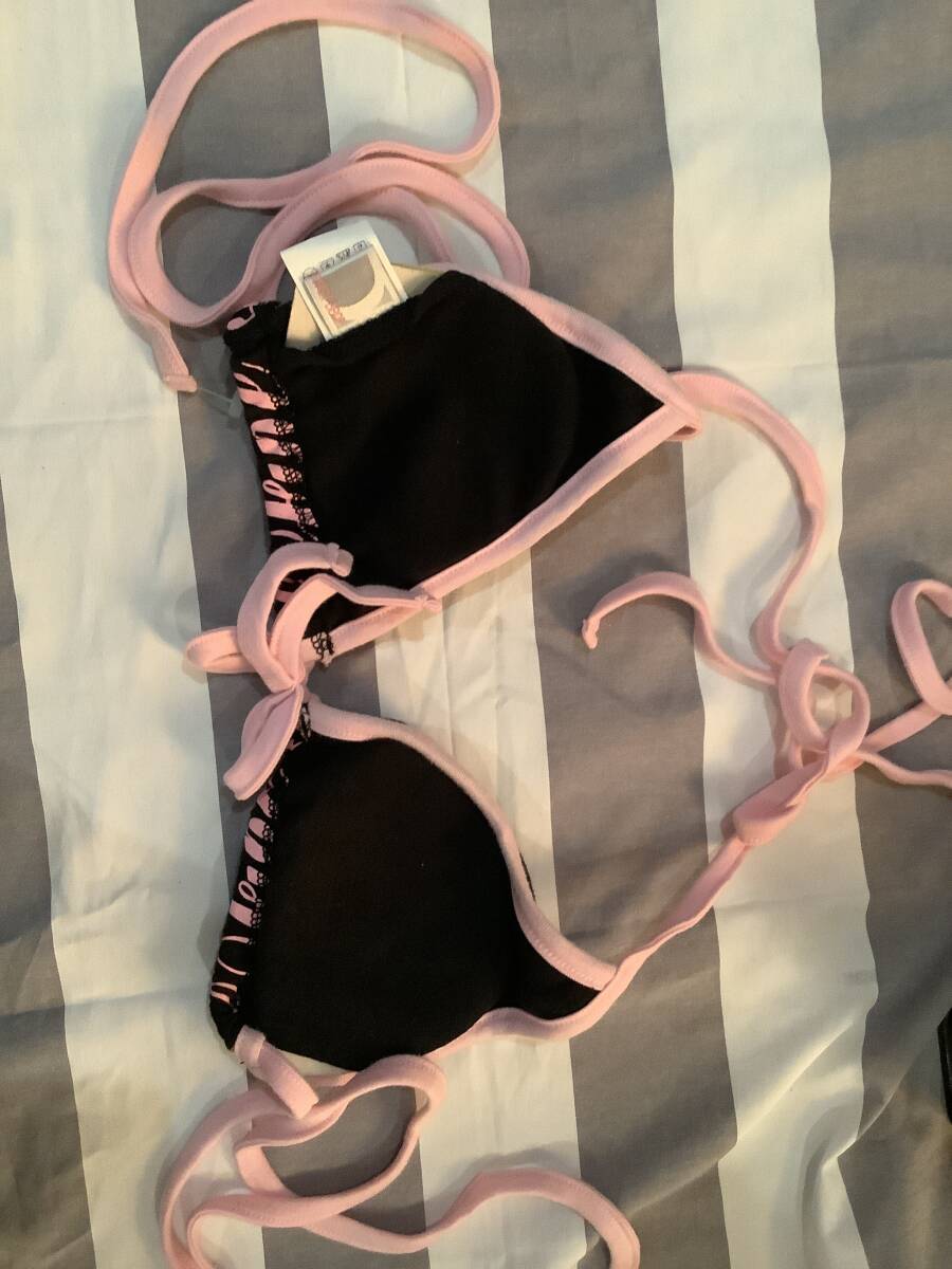 ピンク黒色系　紐結(jié)び　ブラジャー　ロゴ柄　☆新品☆ サイズ　F
