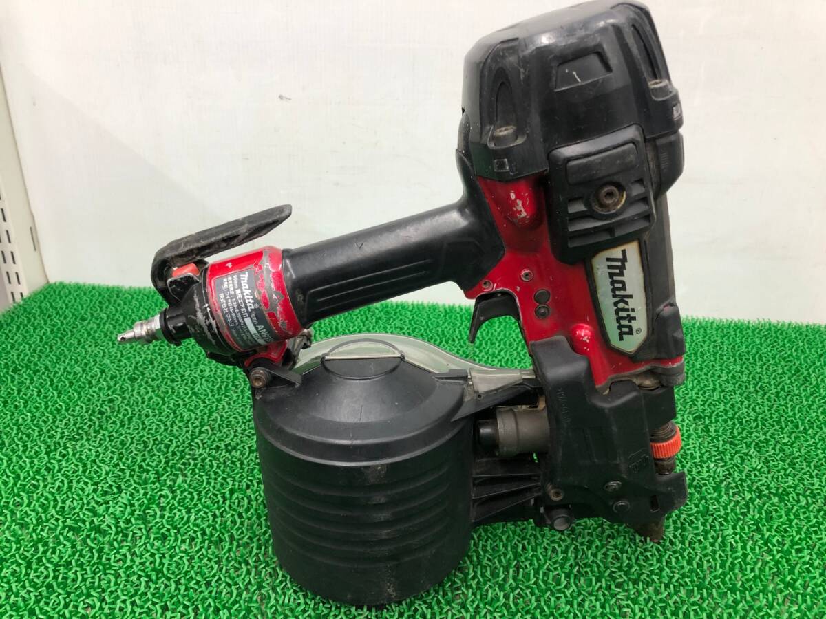 中古品】☆マキタ 90mm 高圧エア釘打 (赤) エアダスタ付 AN935H 中古品】☆マキタ 90mm 高圧エア釘打 (赤) エアダスタ付 AN935H