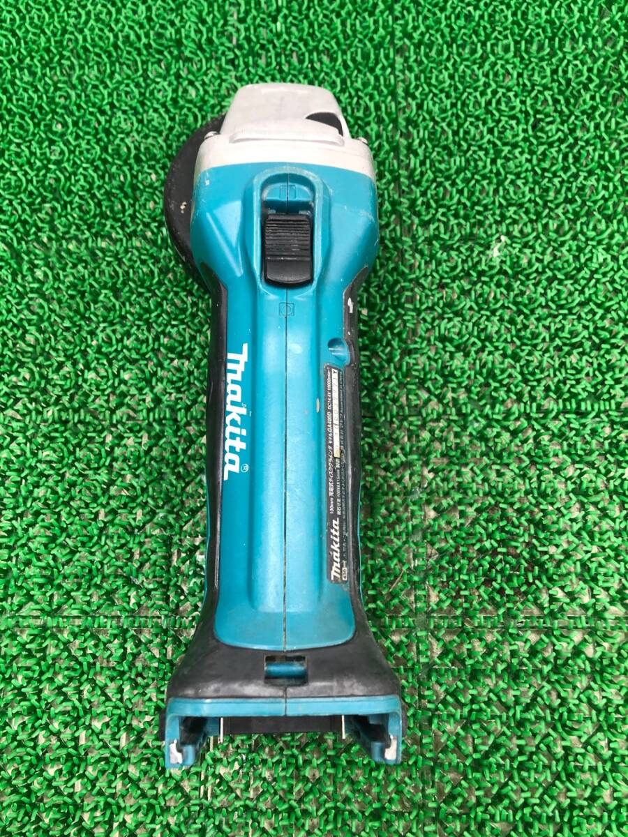 【中古品】★makita(マキタ) 100㎜14.4v充電式ディスクグラインダ (本体のみ) GA400DZ　〇　ITE6YE1IW2MB