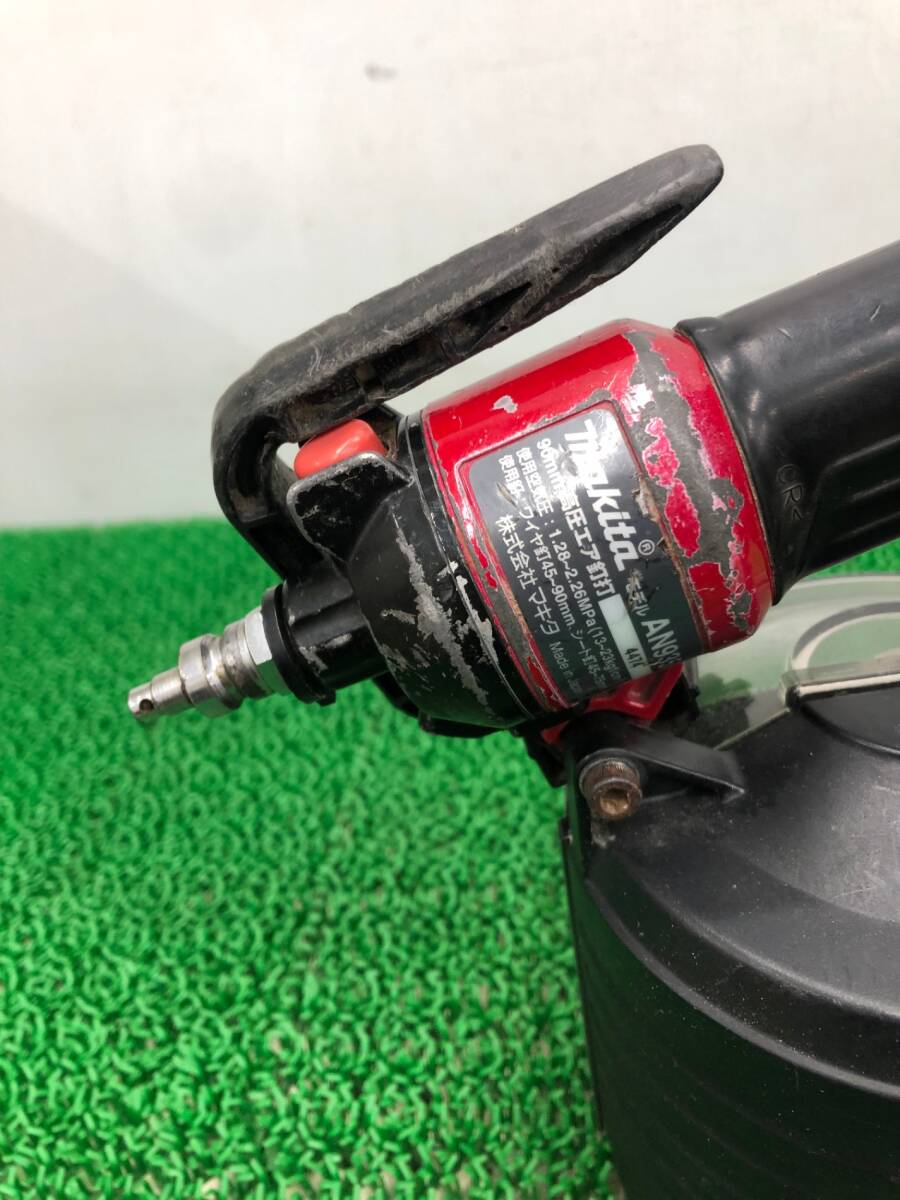 中古品】☆マキタ 90mm 高圧エア釘打 (赤) エアダスタ付 AN935H 中古品】☆マキタ 90mm 高圧エア釘打 (赤) エアダスタ付 AN935H