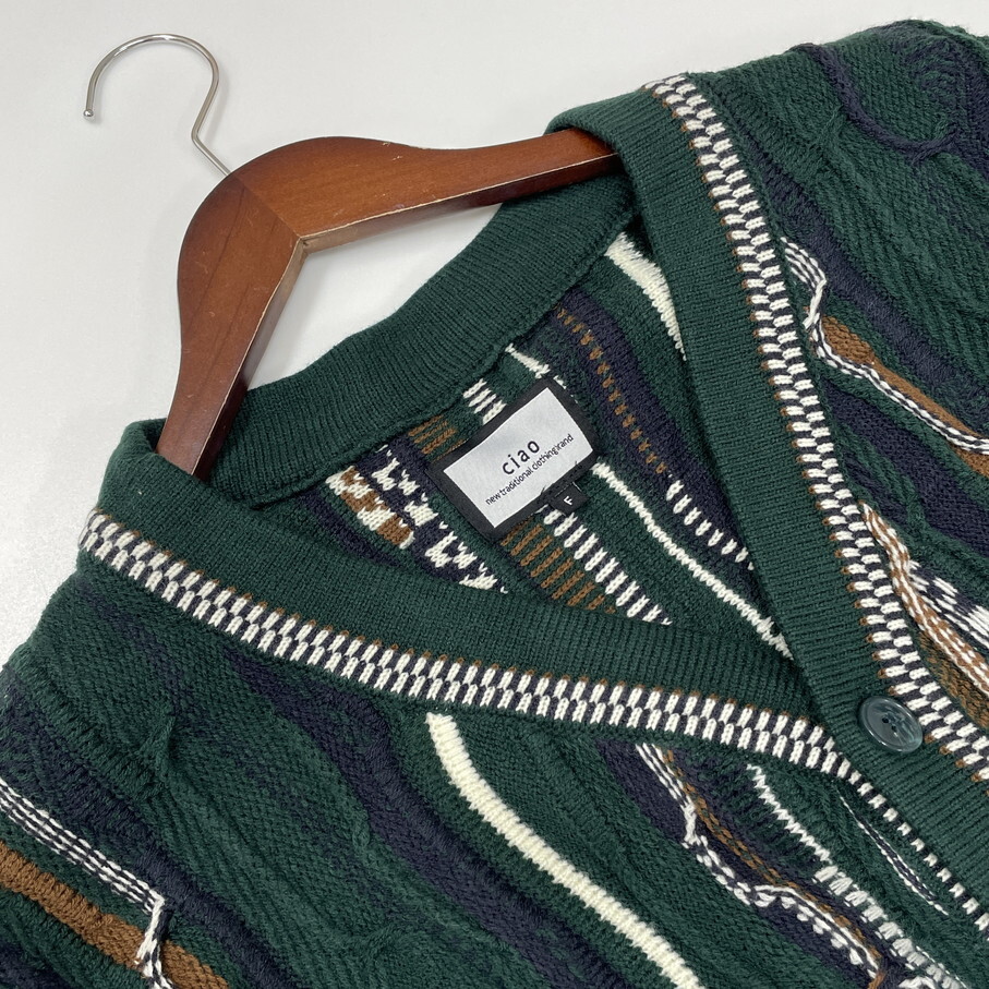 CIAO /F/ グリーン 長袖ニットカーディガン 生地 アクリル ドロップショルダー スポーツ ゴルフ アウトドア キャンプ バイク 保温性 チャオ_画像3