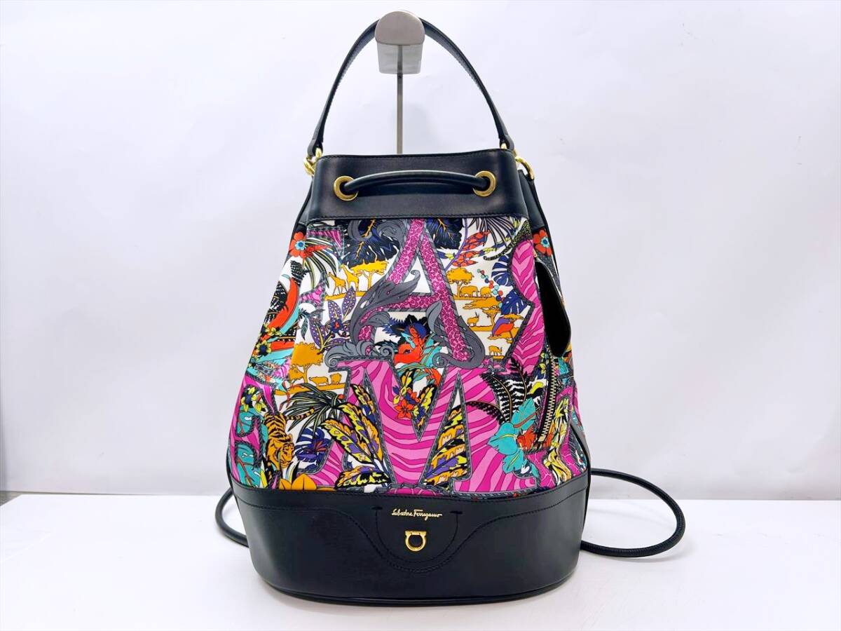 近年 美品 Salvatore Ferragamo フェラガモ ガンチーニ アニマルパターン 巾着 2WAY ショルダー リュック バックパック