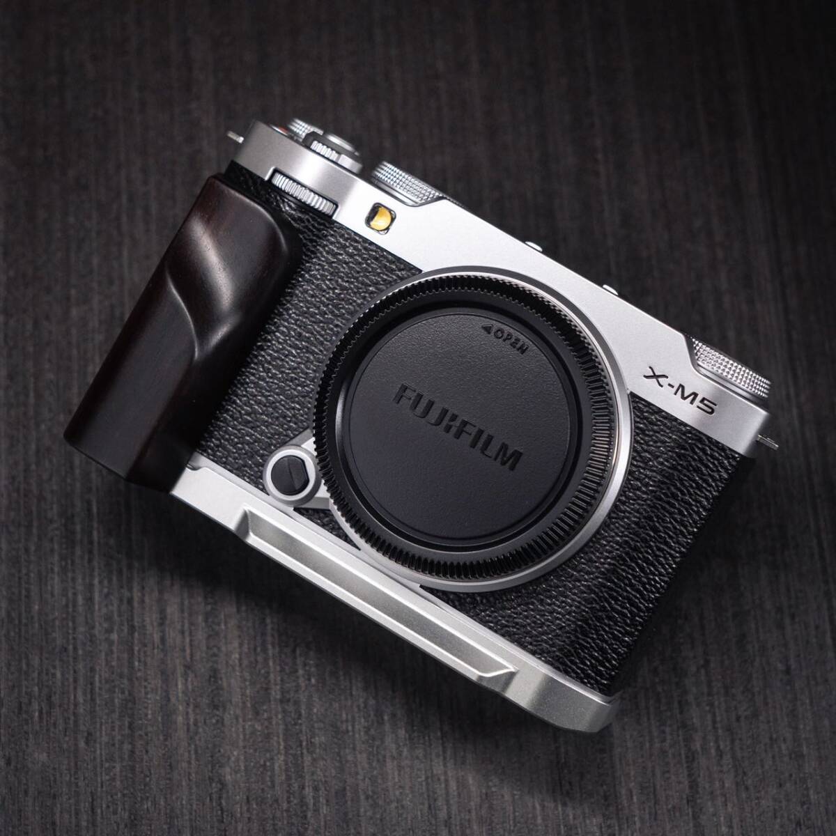 新品 富士フイルム FUJIFILM xm5 X-M5用 ハンドグリップ|Yahoo 新品 富士フイルム FUJIFILM xm5 X-M5用 ハンドグリップ|Yahoo