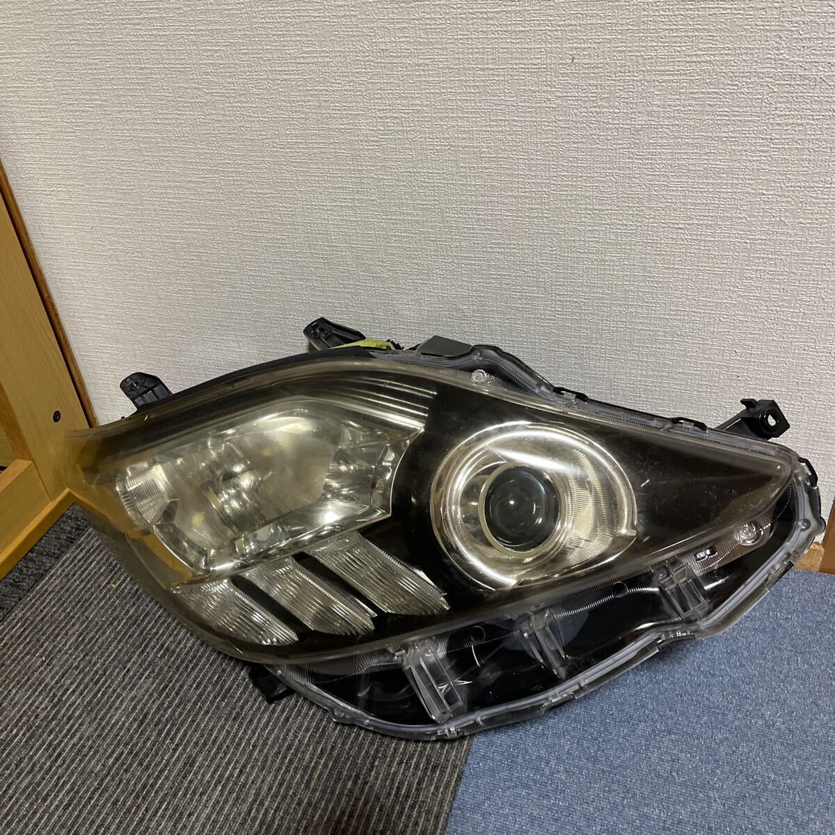 トヨタアルファードDBA-GGH20W 純正ヘッドライト ヘッドランプ　右 ANH20W / ANH25W GGH20W 送料込み 