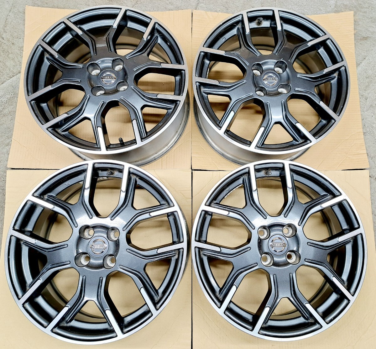 美品】日産 ノート ニスモS 純正 17インチ ホイール 4本セット 美品】日産 ノート ニスモS 純正 17インチ ホイール 4本セット