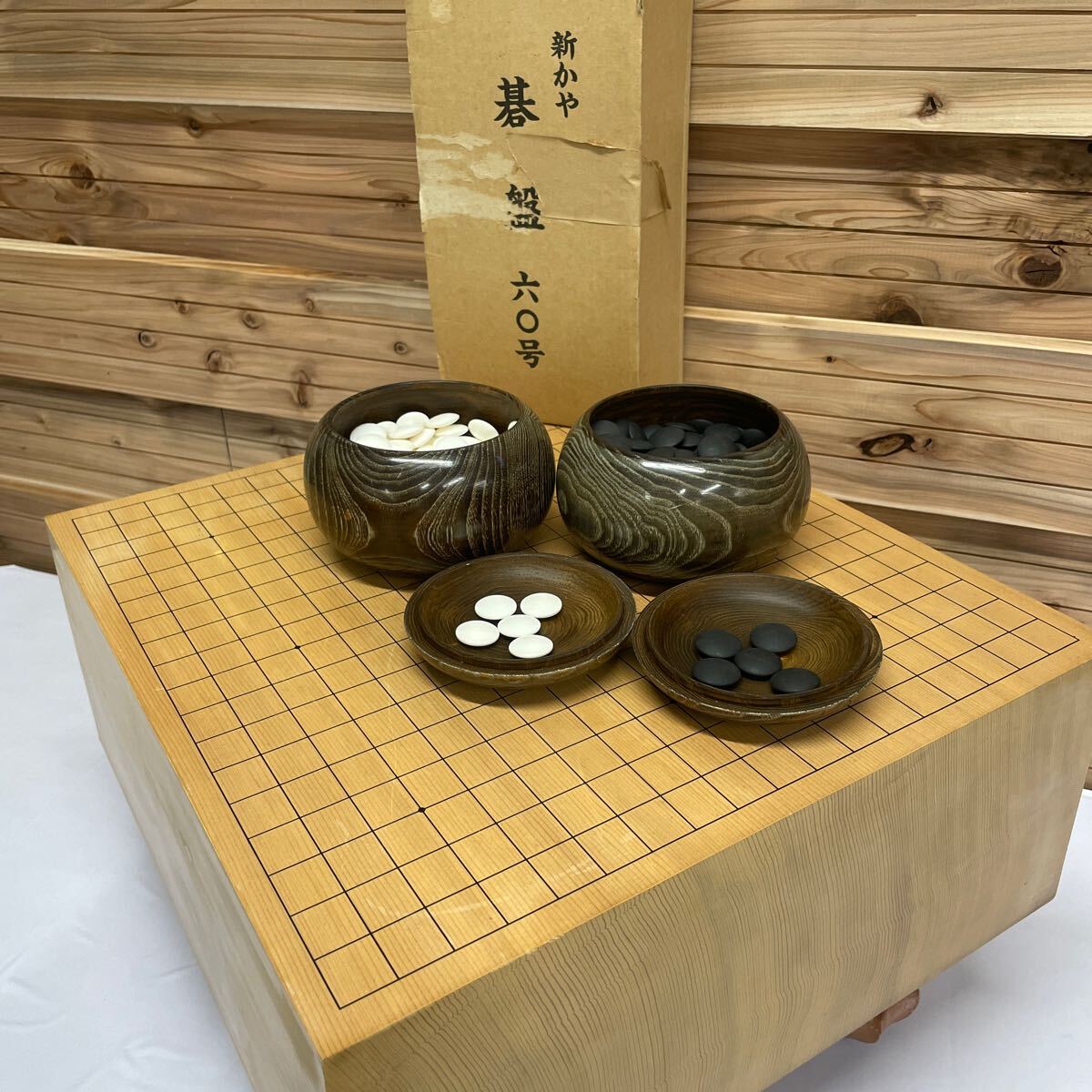 9 囲碁 碁盤 碁石セット 白180粒 黒181粒 那智黒 蛤 ハマグリ 9 囲碁 碁盤 碁石セット 白180粒 黒181粒 那智黒 蛤 ハマグリ