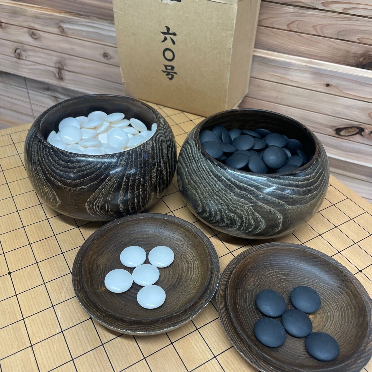9 囲碁 碁盤 碁石セット 白180粒 黒181粒 那智黒 蛤 ハマグリ 9 囲碁 碁盤 碁石セット 白180粒 黒181粒 那智黒 蛤 ハマグリ